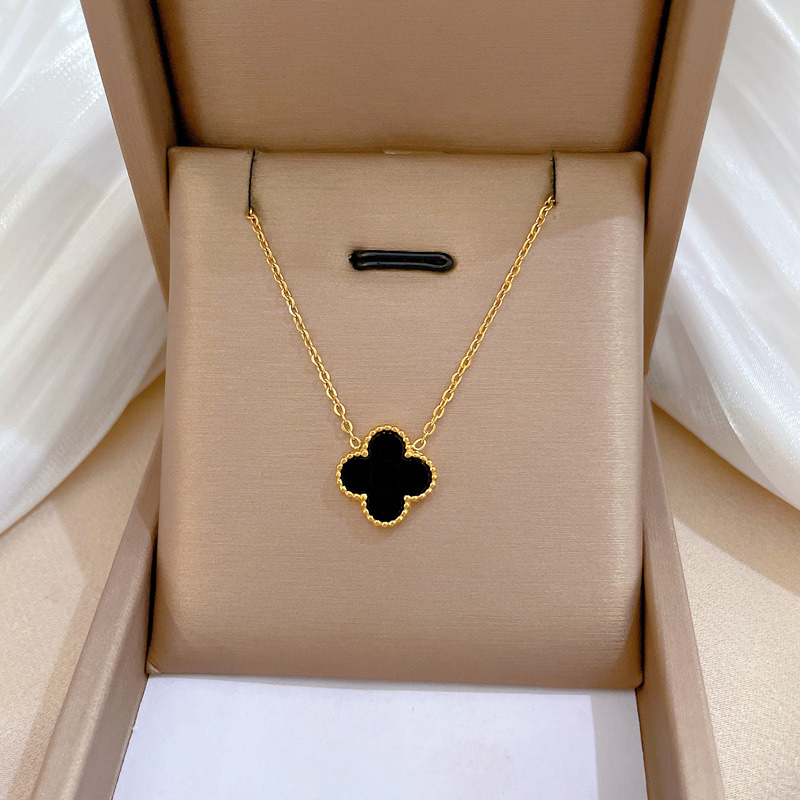 Clover black necklace deals